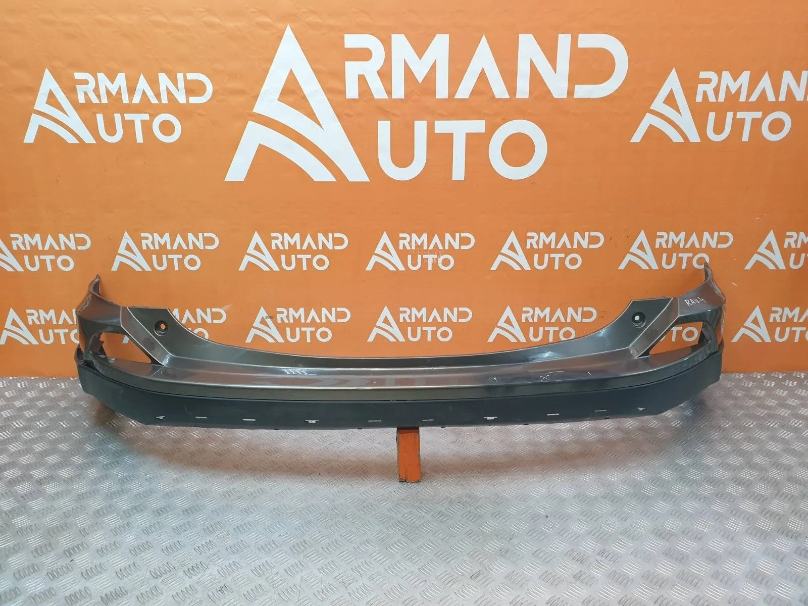 Бампер Toyota RAV4 2015-2019 CA40