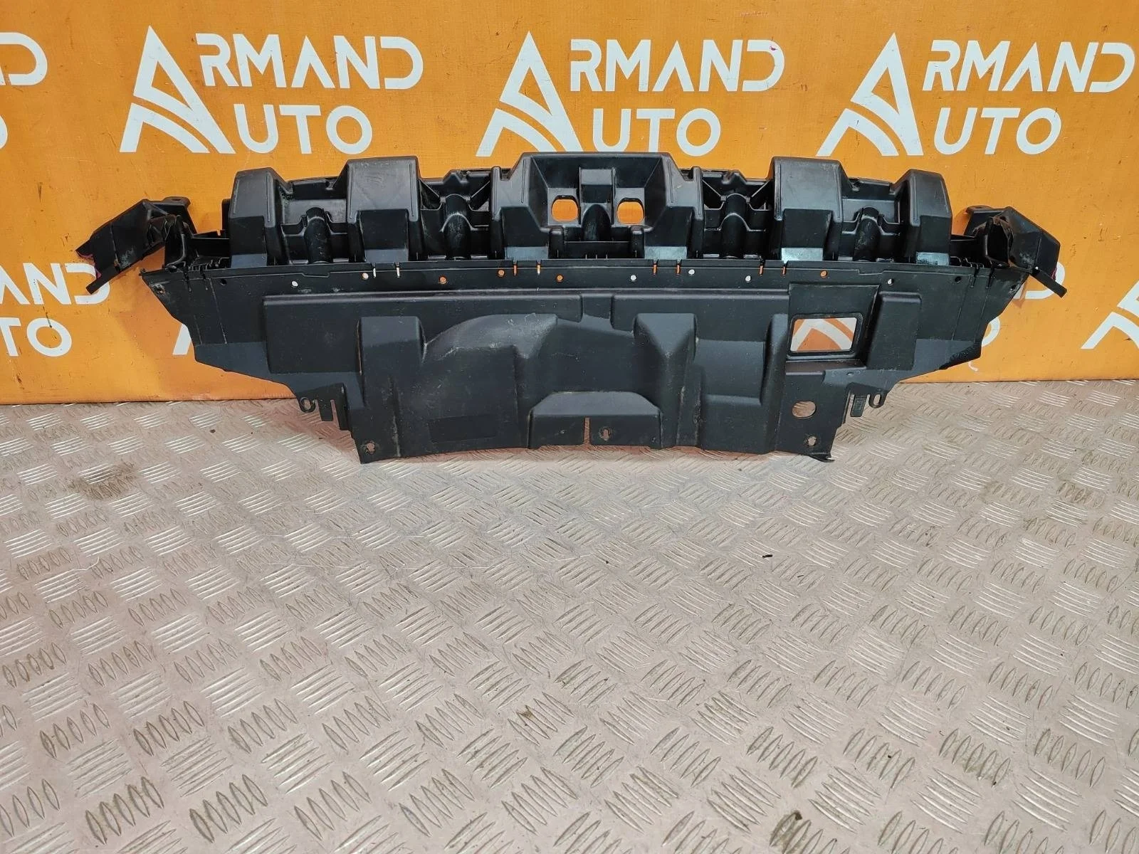 Кронштейн бампера верхний Ford Focus 2014-2019 3