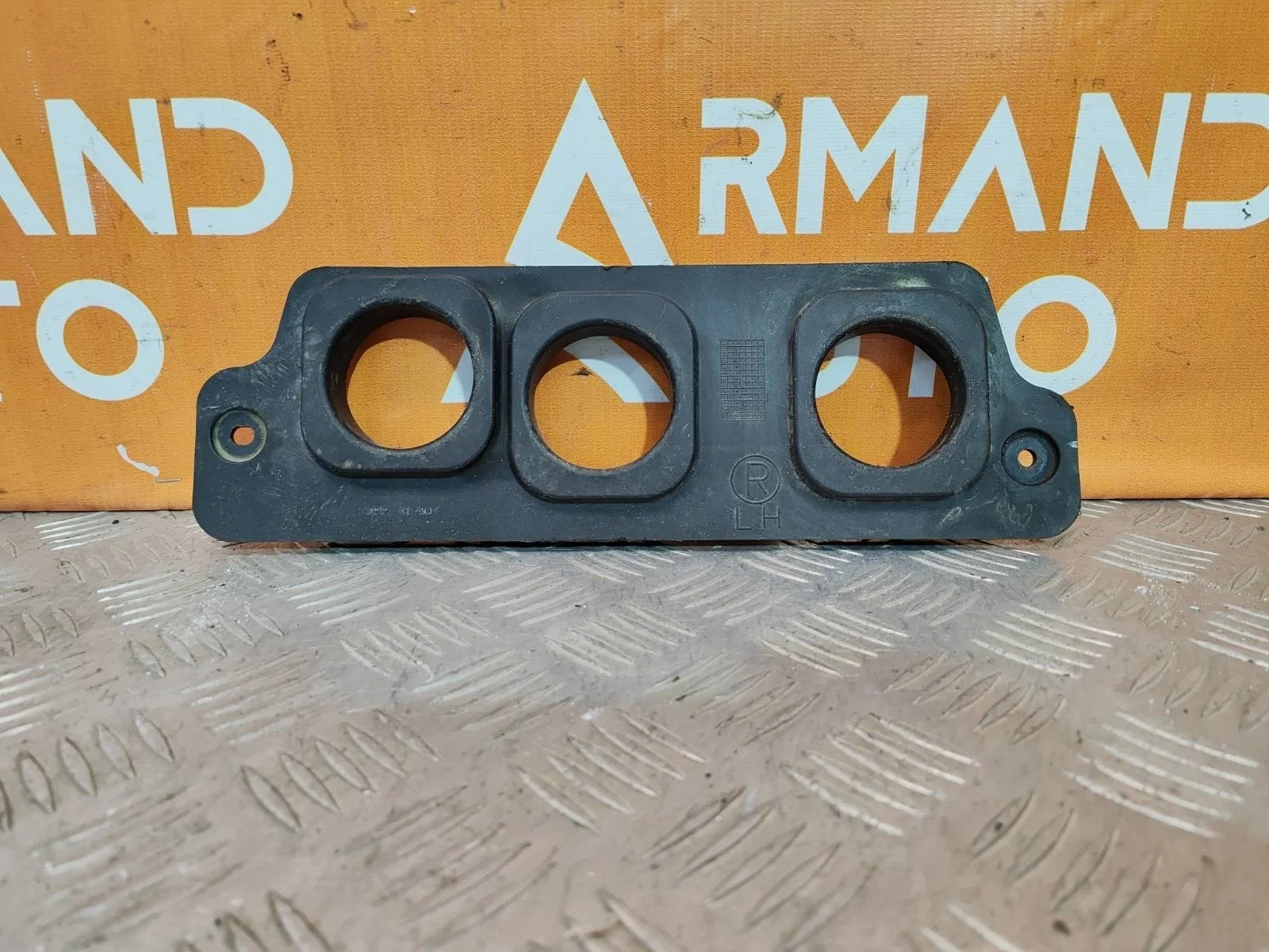 Кронштейн радиатора Hyundai Santa Fe 2012-2016 3 DM