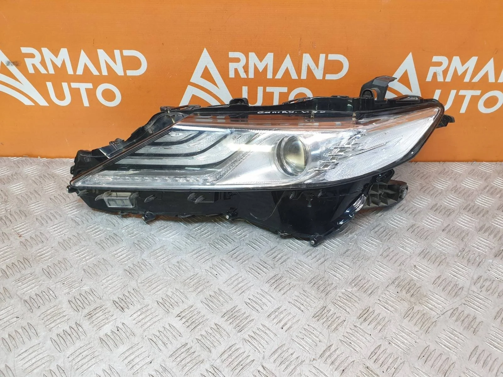 Фара Toyota Camry 2017-2021 8 XV70