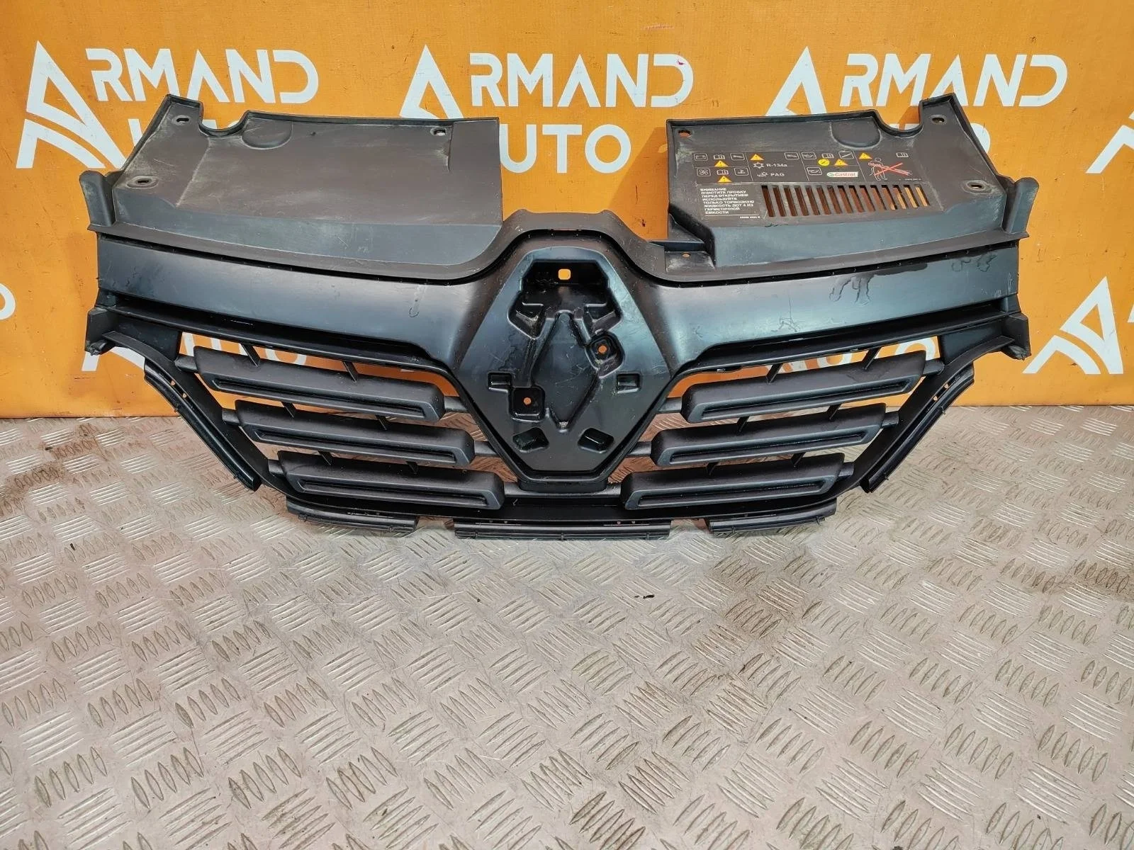 Решетка радиатора Renault Logan 2018-2022