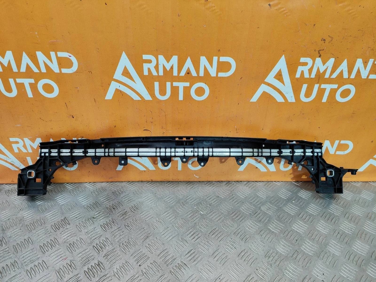 Кронштейн радиатора Mercedes -Class 2014-2021 W205