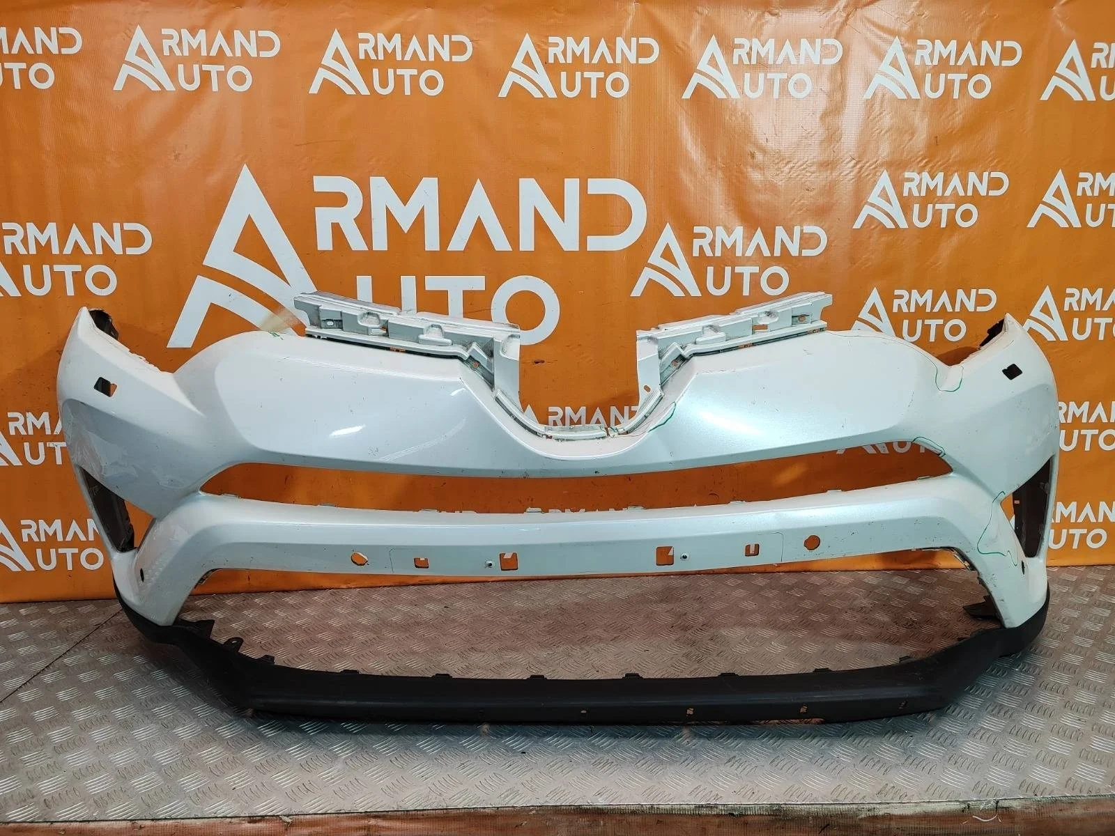 Бампер Toyota RAV4 2015-2019 CA40