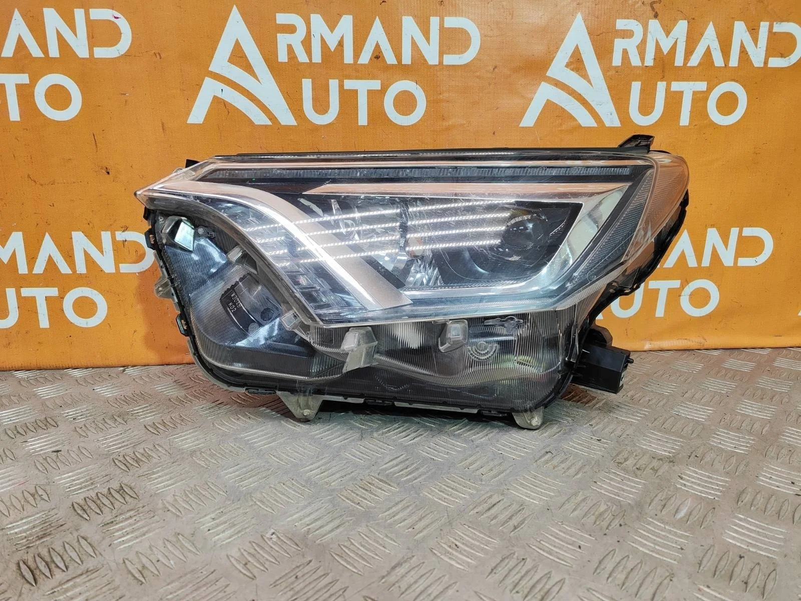 Фара Toyota RAV4 2015-2019 CA40