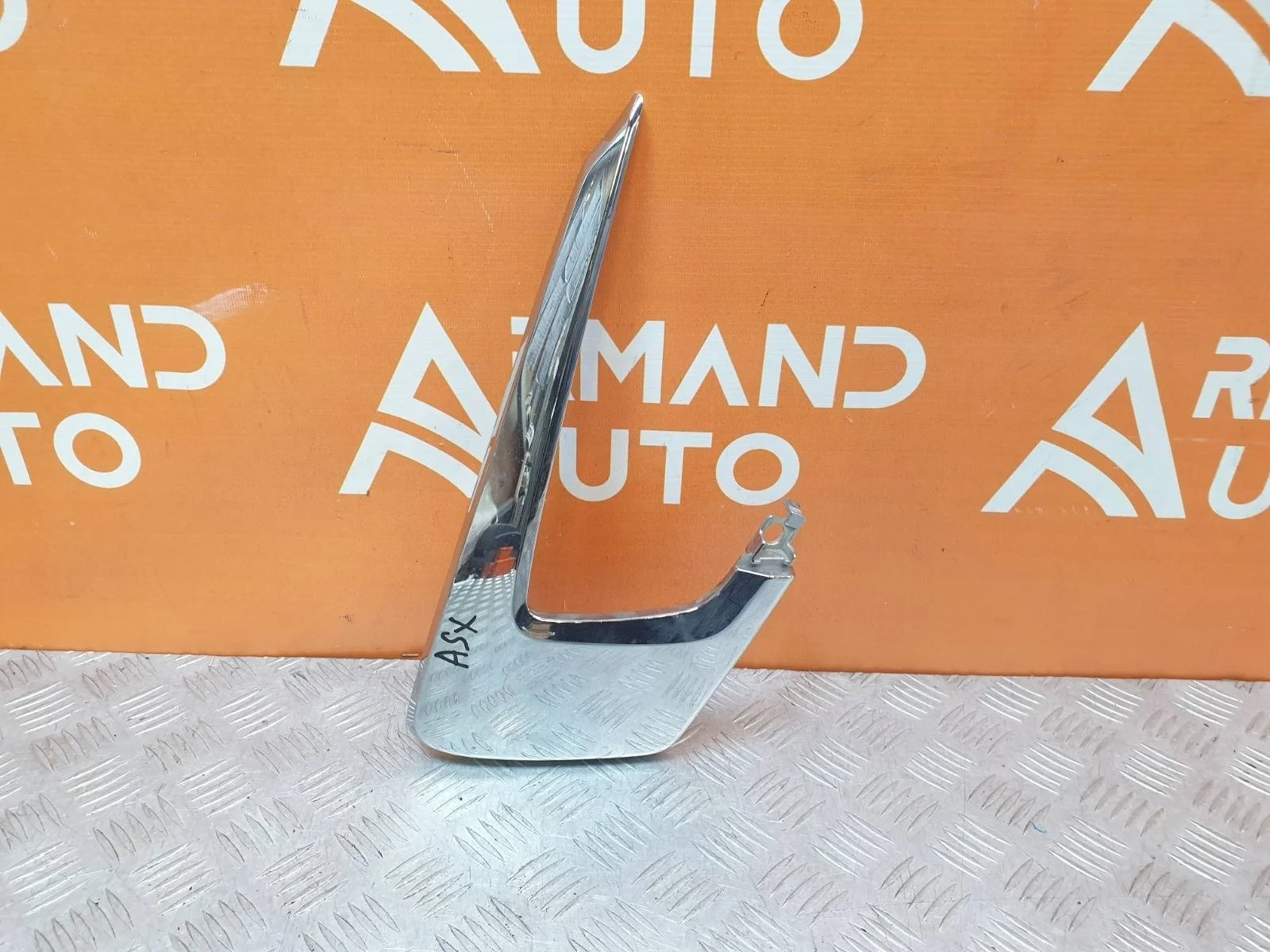 Накладка бампера верхняя Mitsubishi ASX 2016-2020 GA0