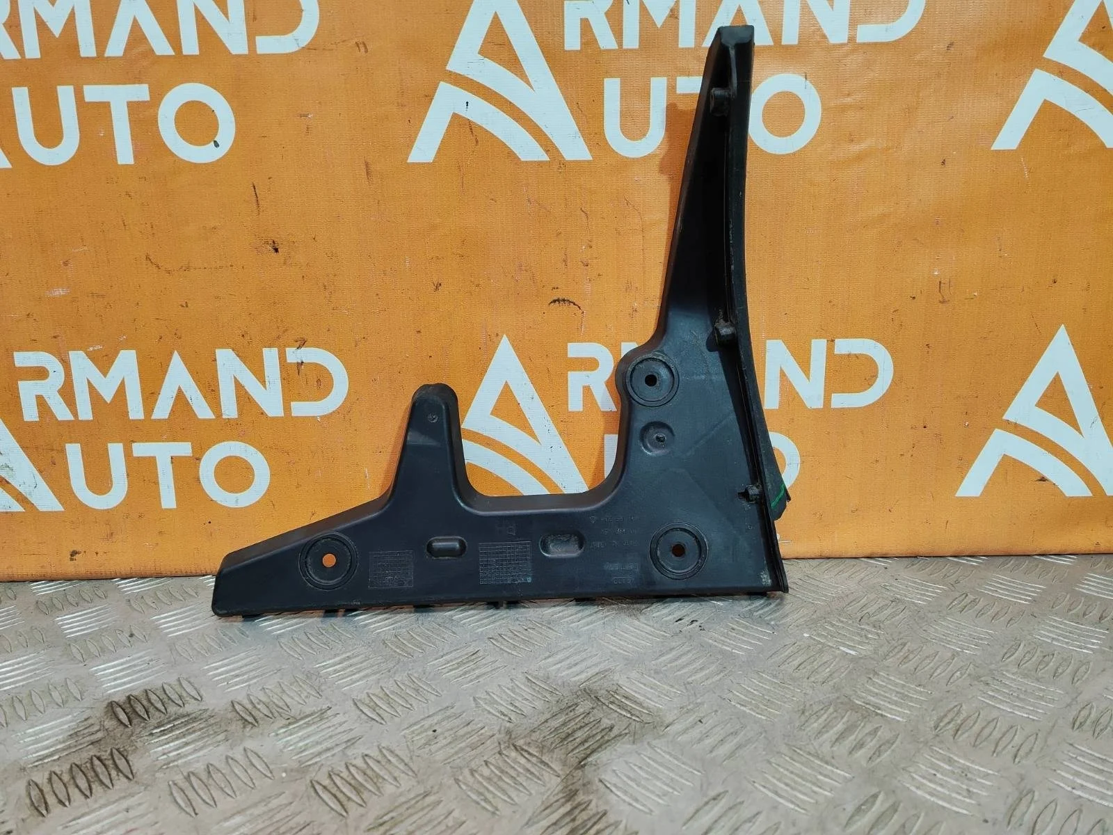 Кронштейн бампера Audi A6 2004-2011 3 C6