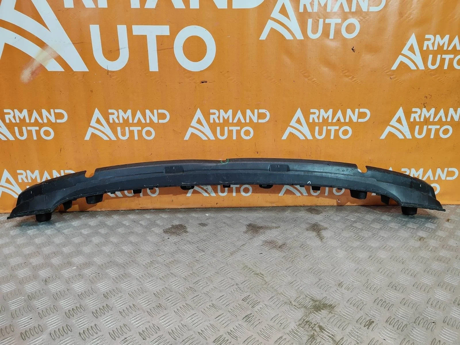 Кронштейн бампера верхний Audi Q7 2015-2020 4M