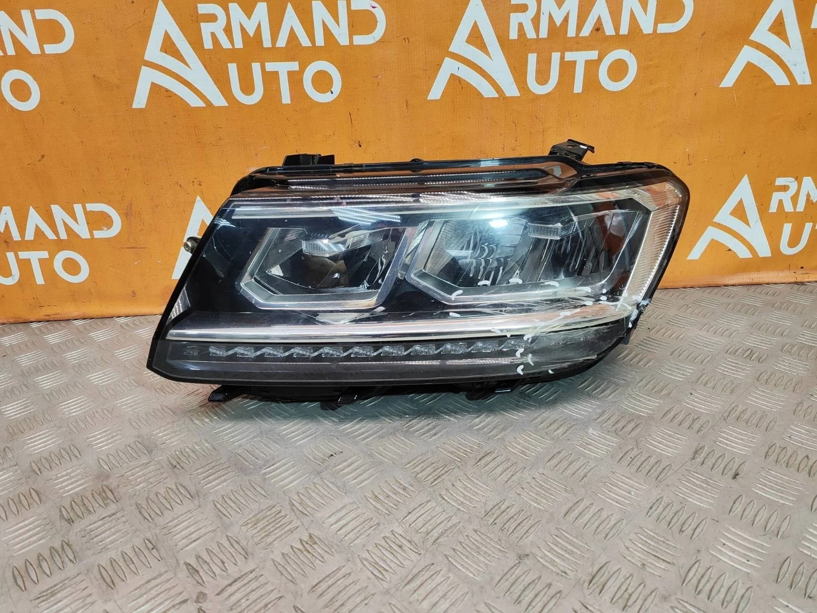 Фара Volkswagen Tiguan 2016-2020