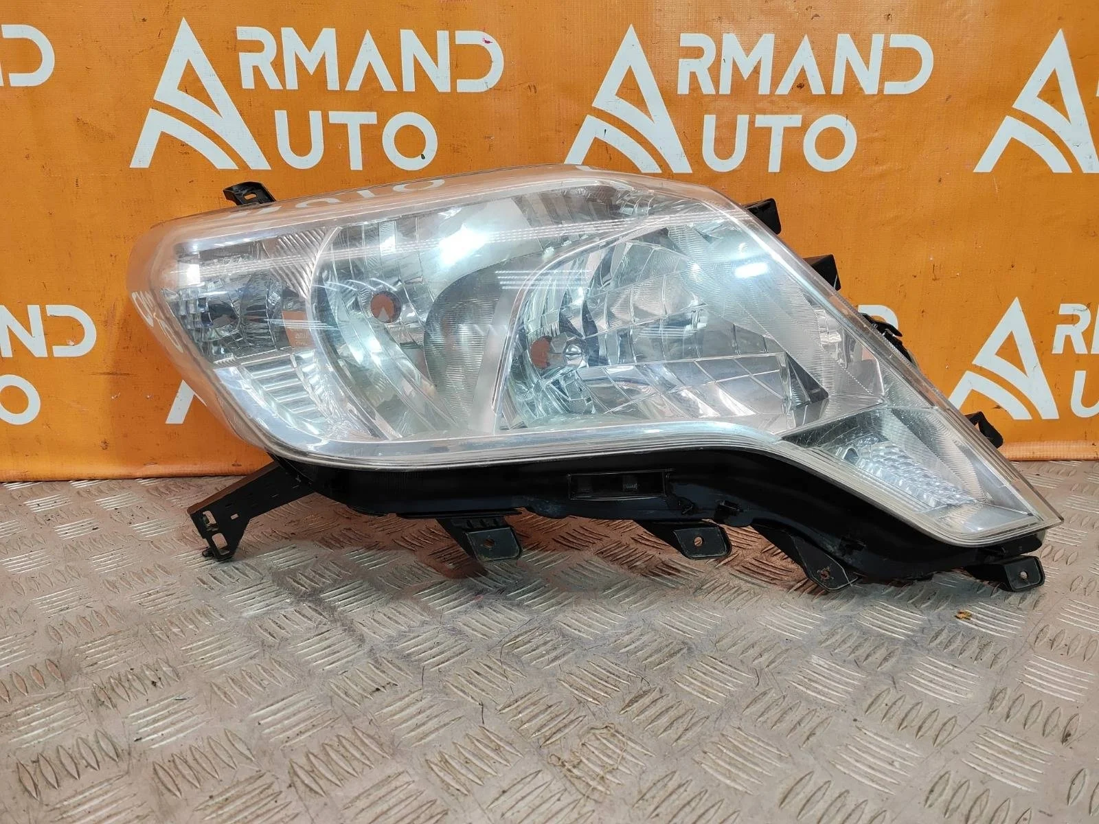Фара Toyota Land Cruiser Prado 2013-2017 150