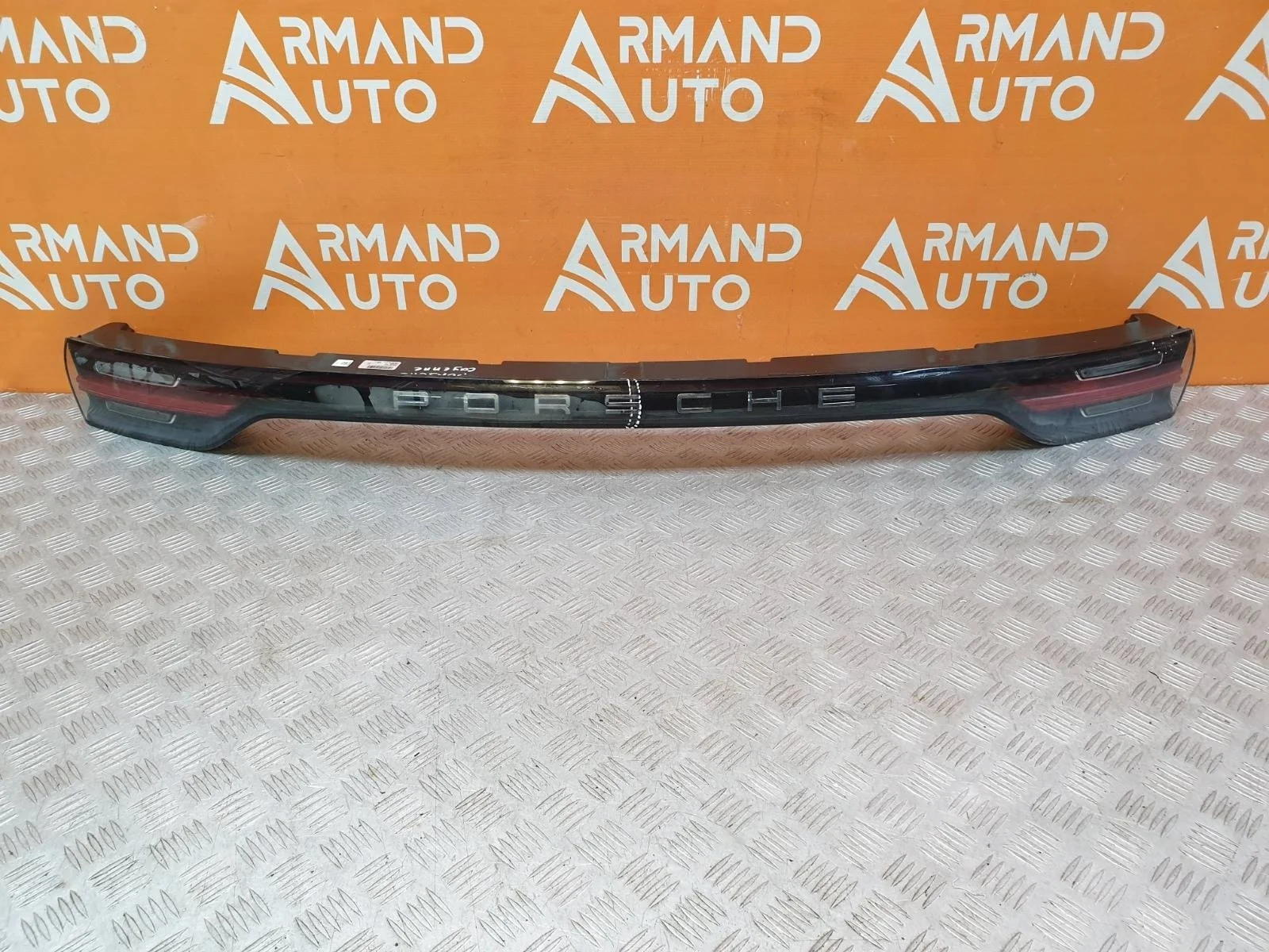 Фонарь Porsche Cayenne 2017-нв 3 PO536