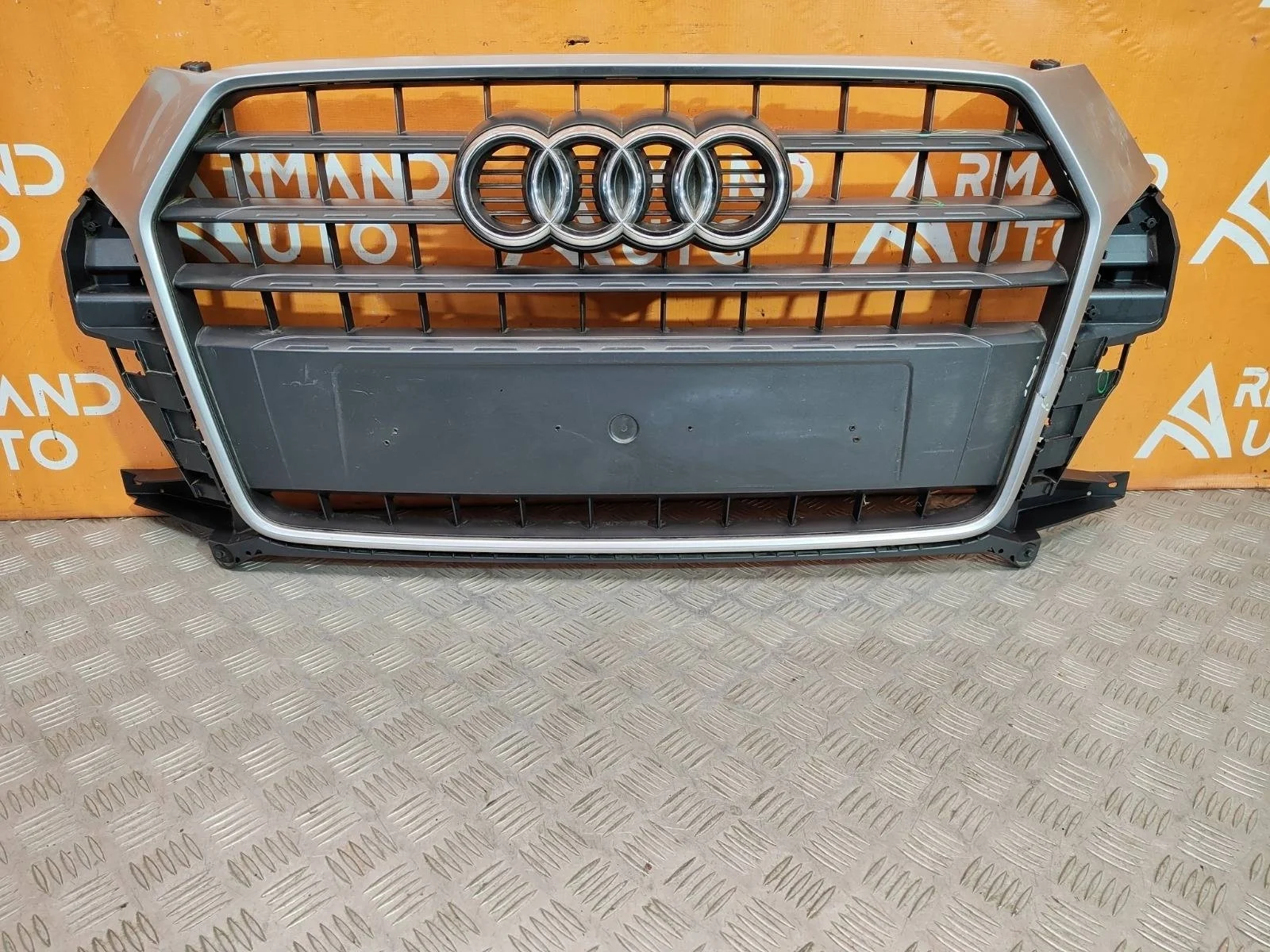 Решетка радиатора Audi Q3 2014-2018 8U