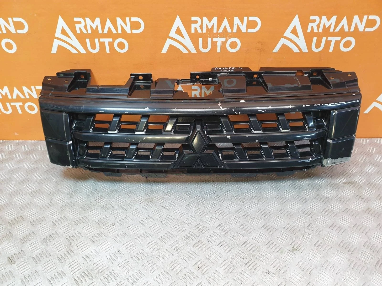 Решетка радиатора Mitsubishi Pajero 2014-нв