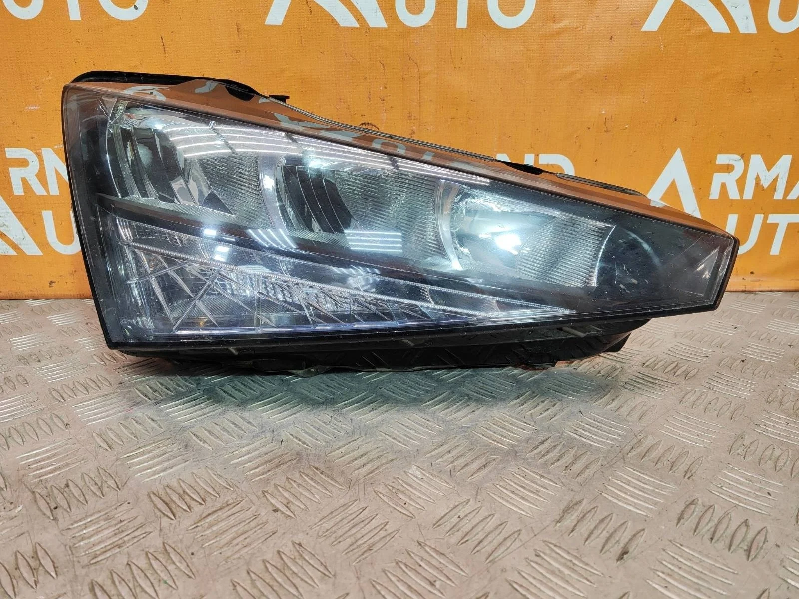 Фара Skoda Rapid 2020-нв