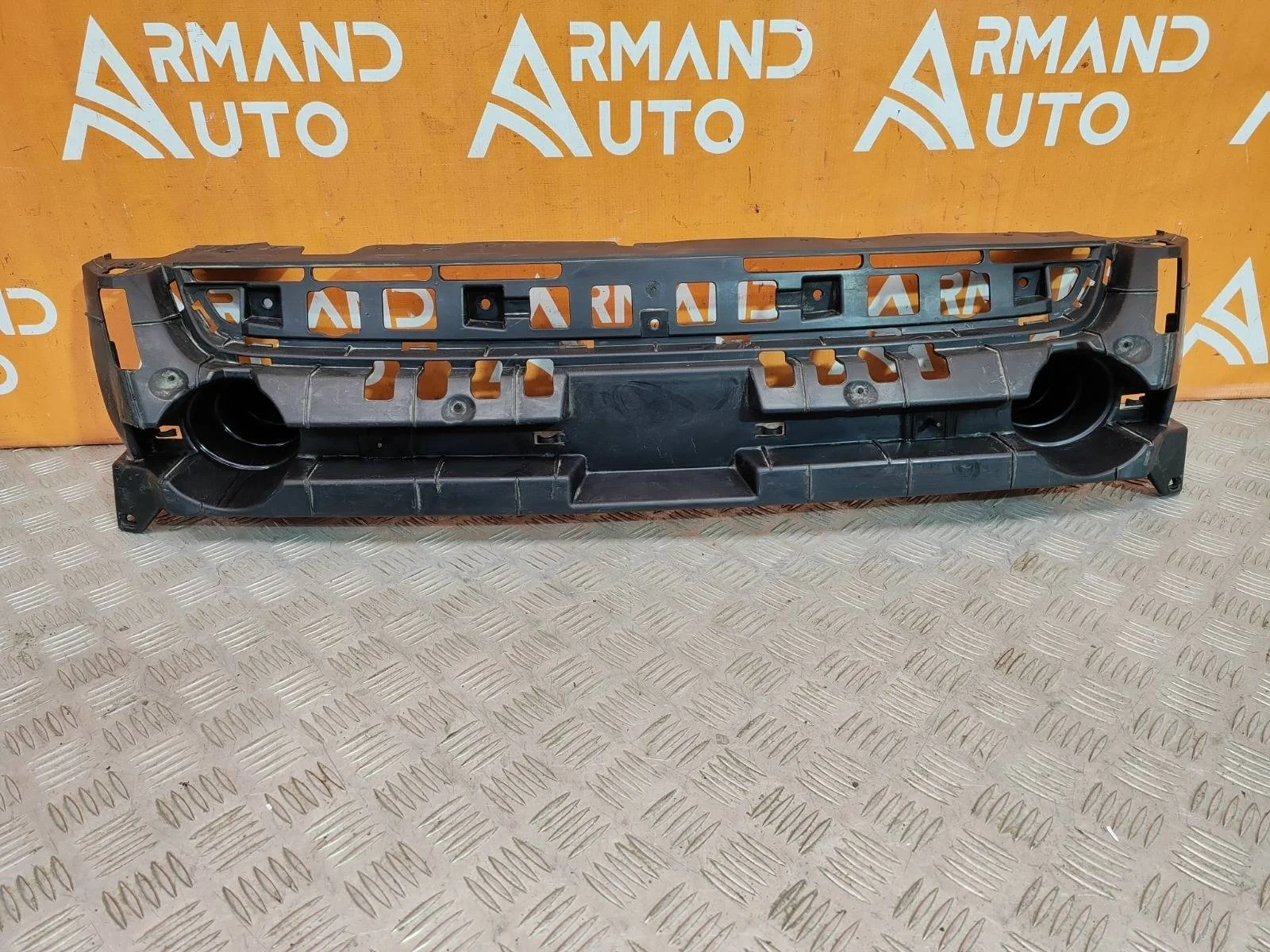 Кронштейн решетки радиатора Ford Kuga 2012-2016 CBS