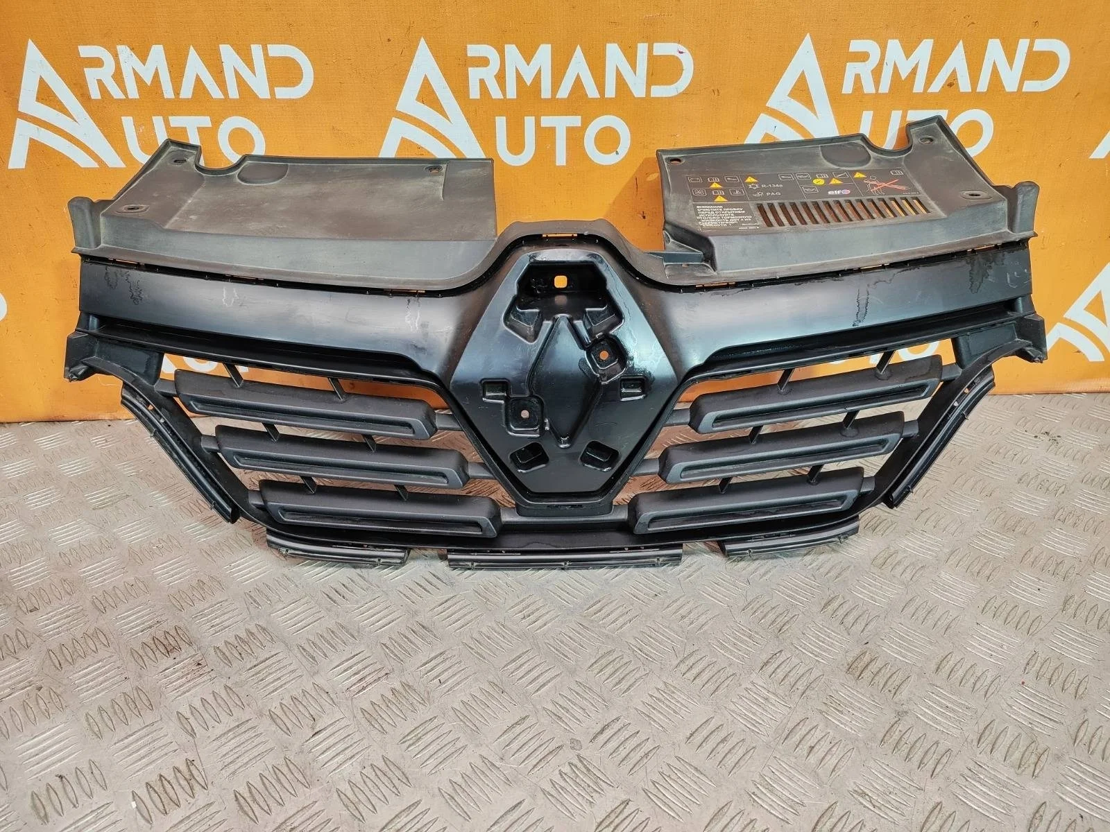 Решетка радиатора Renault Logan 2018-2022