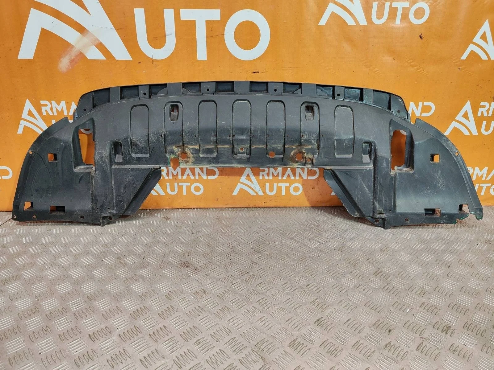 Пыльник бампера Mitsubishi Outlander 2012-нв 3