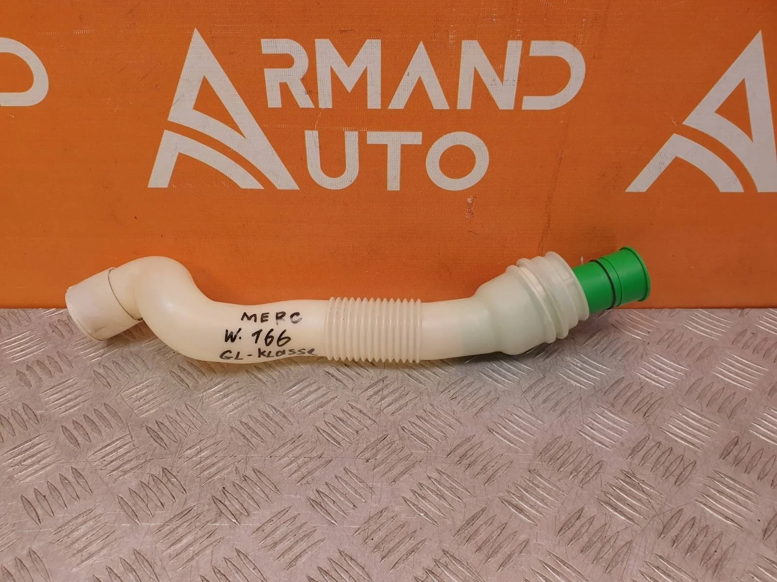 Заливная горловина бачка омывателя Mercedes ML GLE-Class 2011-2018 W166