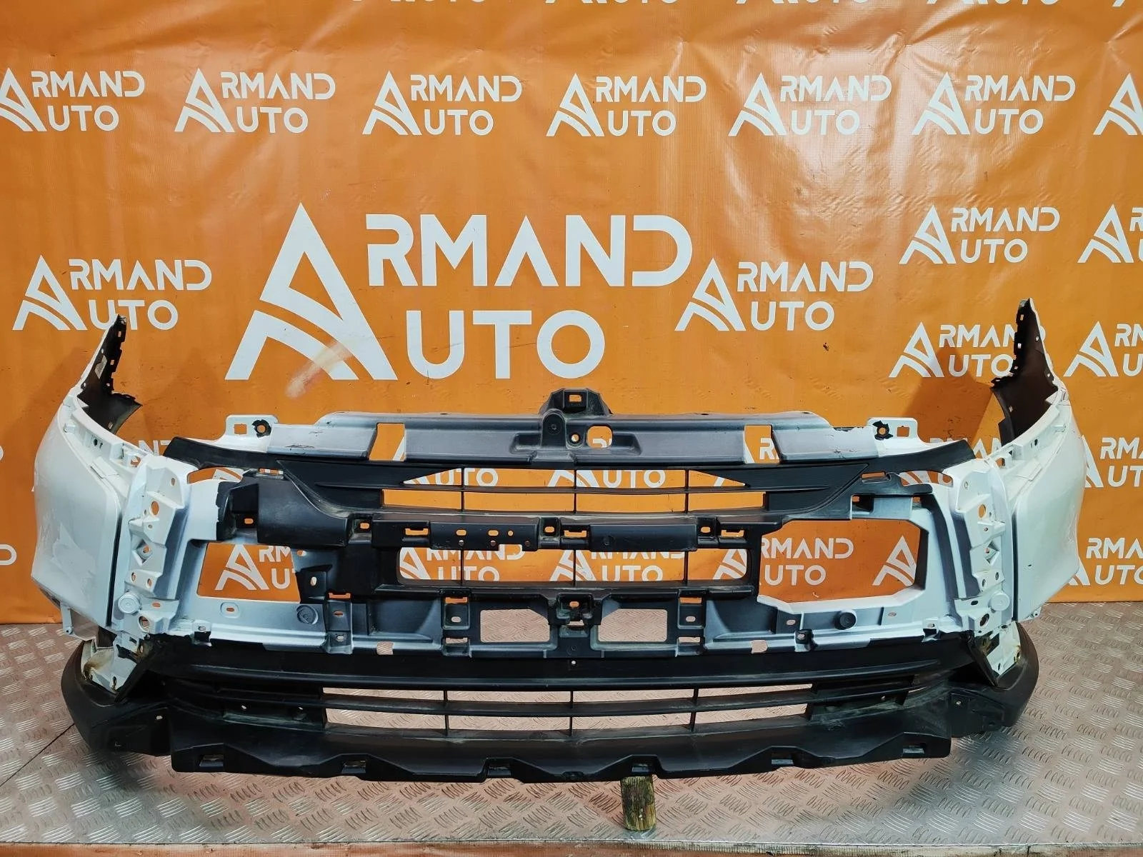 Бампер Mitsubishi Outlander 2018-нв 3