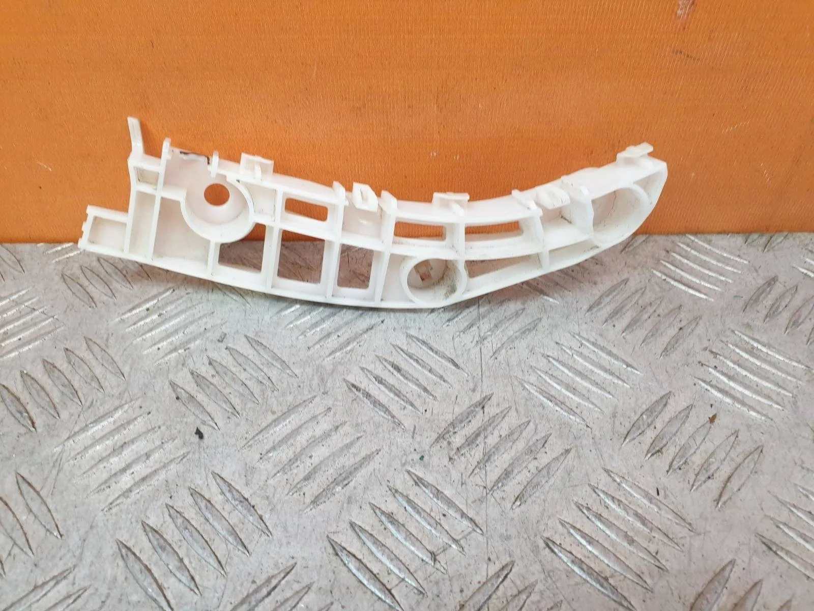 Кронштейн бампера MItsubishi Outlander 2015-нв 3