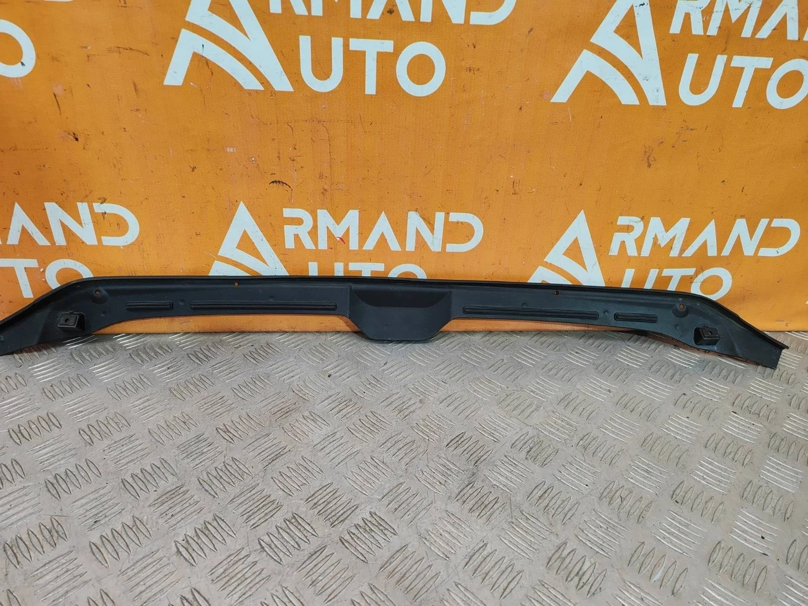 Уплотнитель капота Audi A4 2015-нв B9