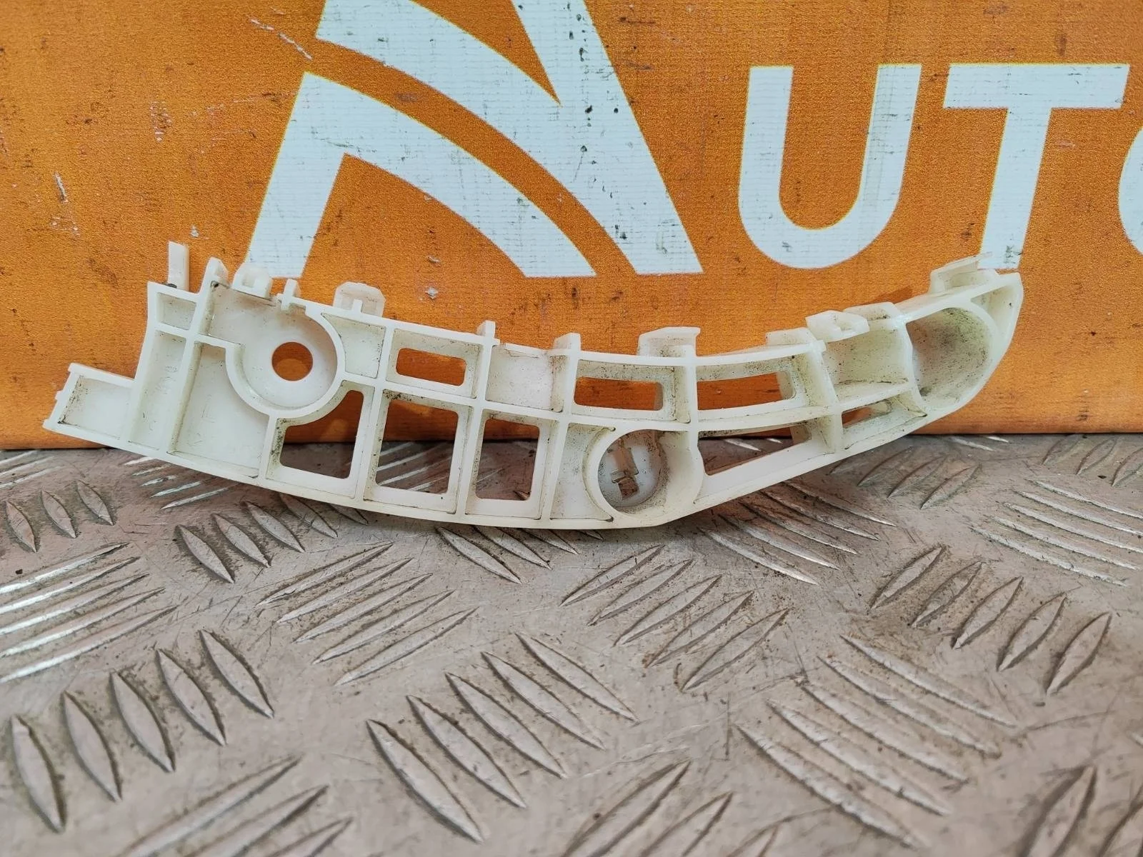 Кронштейн бампера MItsubishi Outlander 2015-нв 3