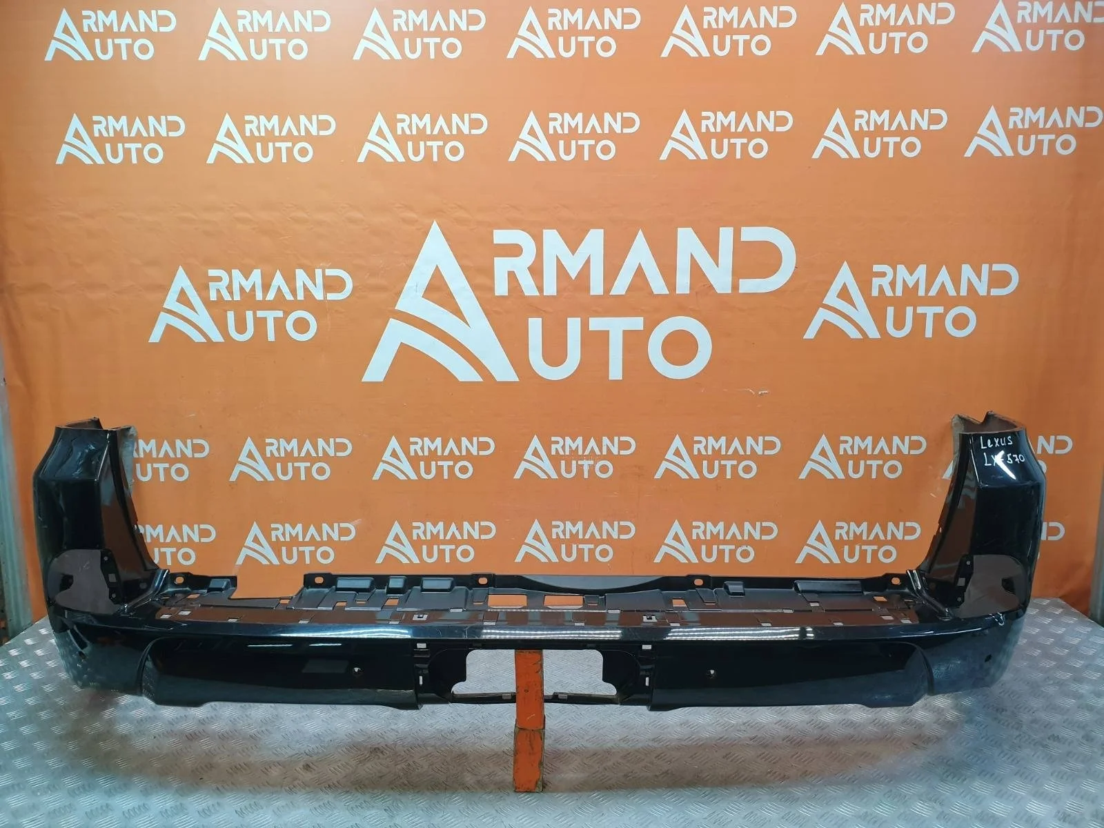 Бампер LEXUS LX 2015-2023 URJ200