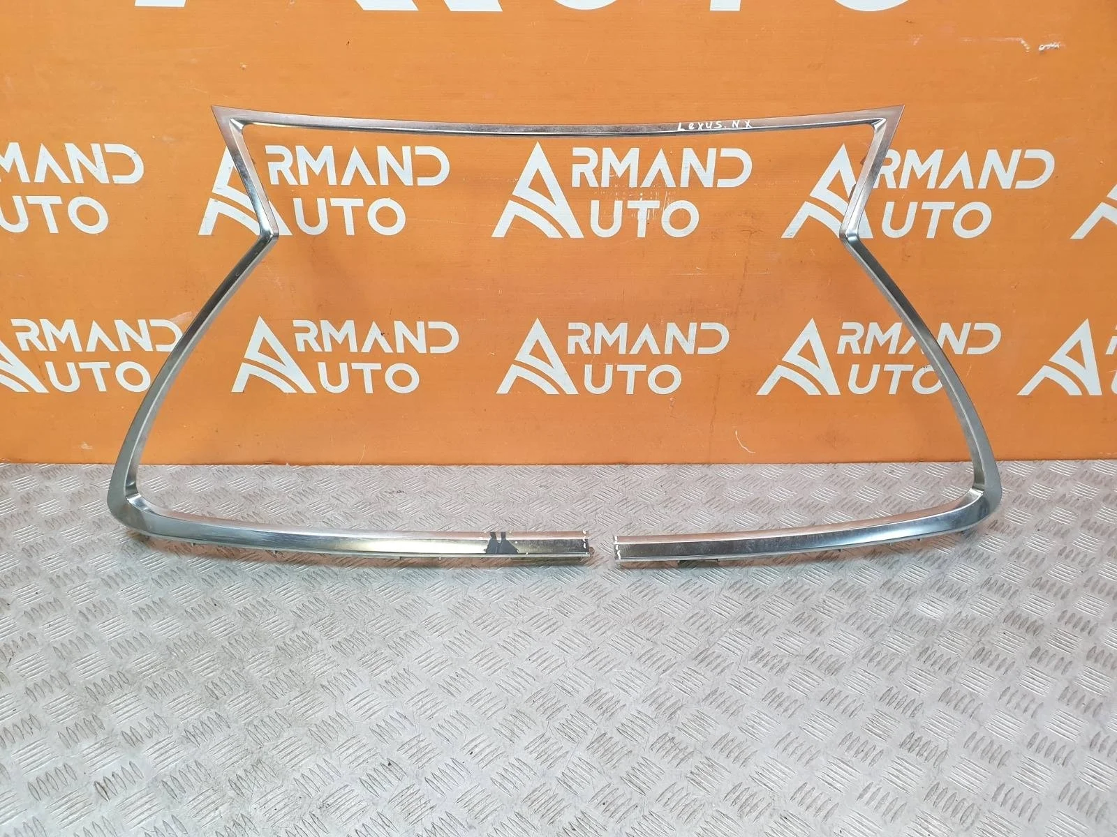 Окантовка решетки радиатора Lexus NX 2017-2021