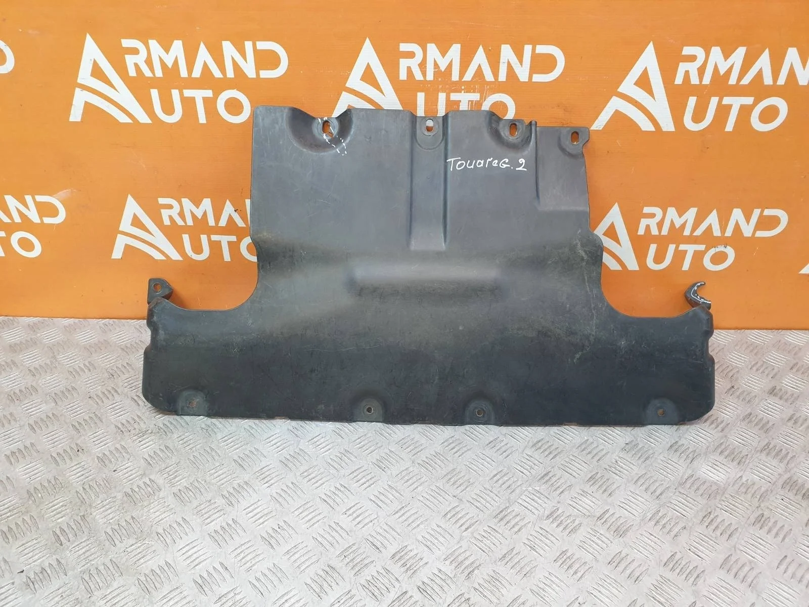 Пыльник двигателя Volkswagen Touareg 2010-2018