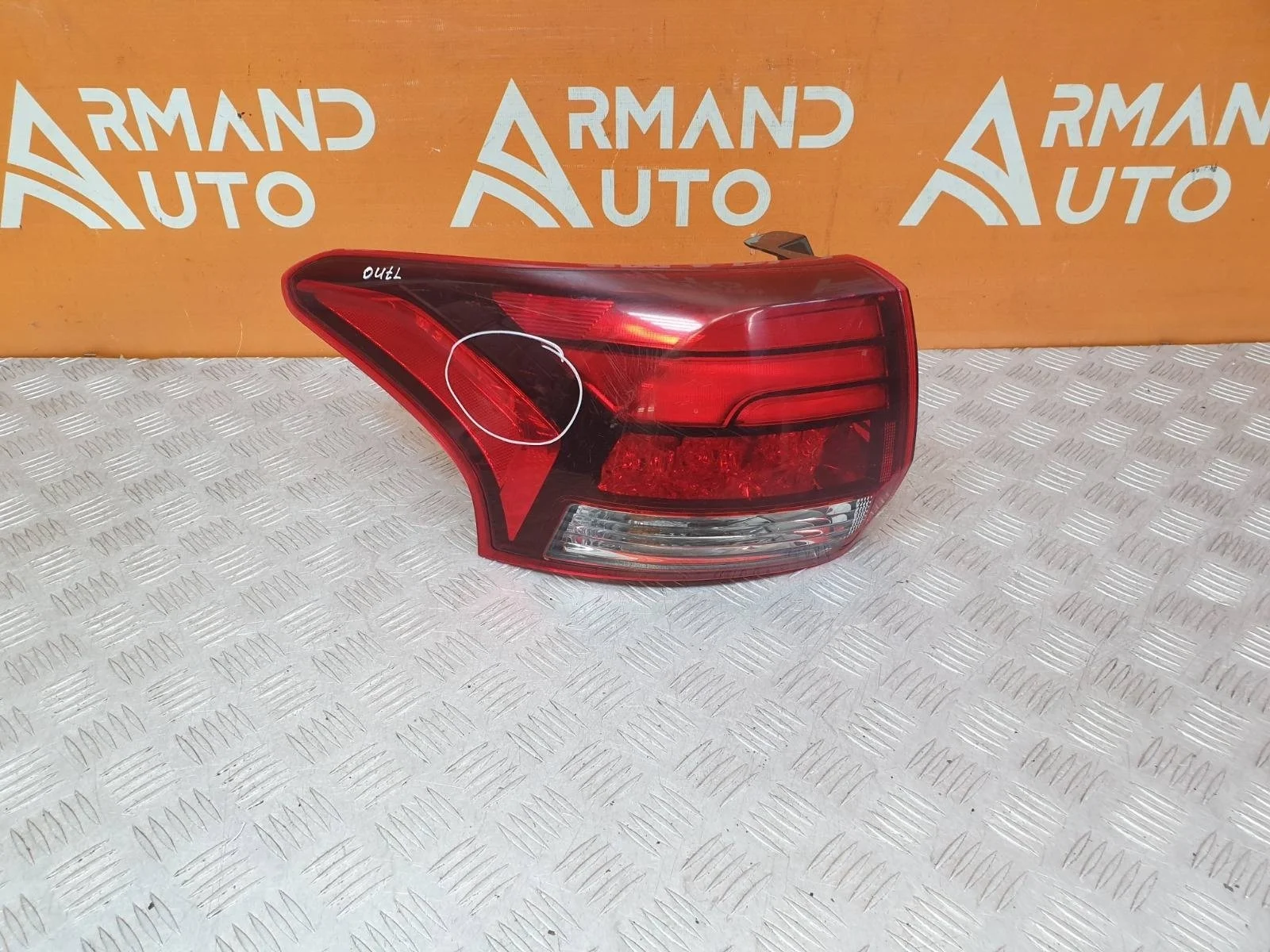 Фонарь внешний Mitsubishi Outlander 2015-нв 3