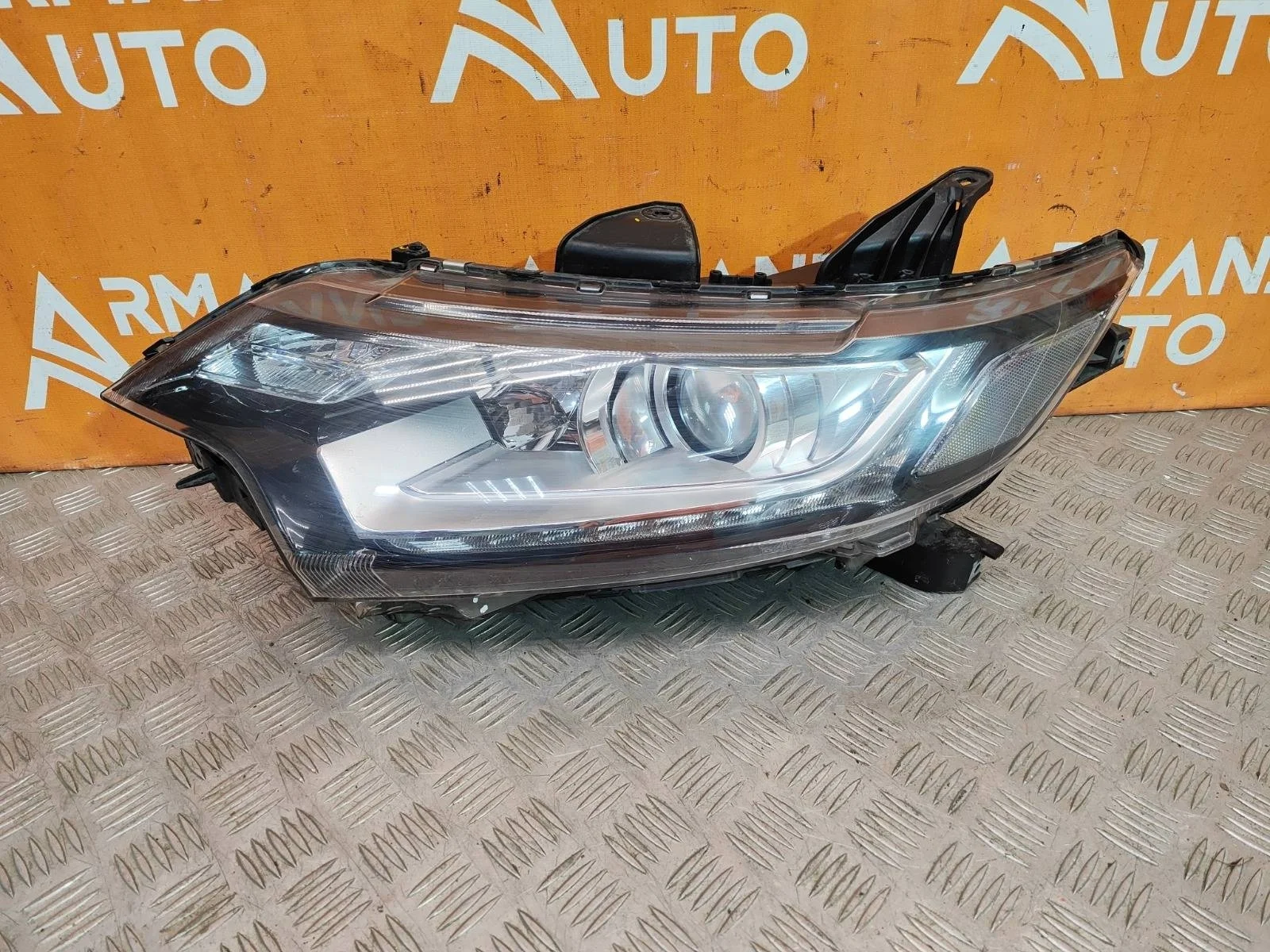 Фара Mitsubishi Outlander 2015-нв 3