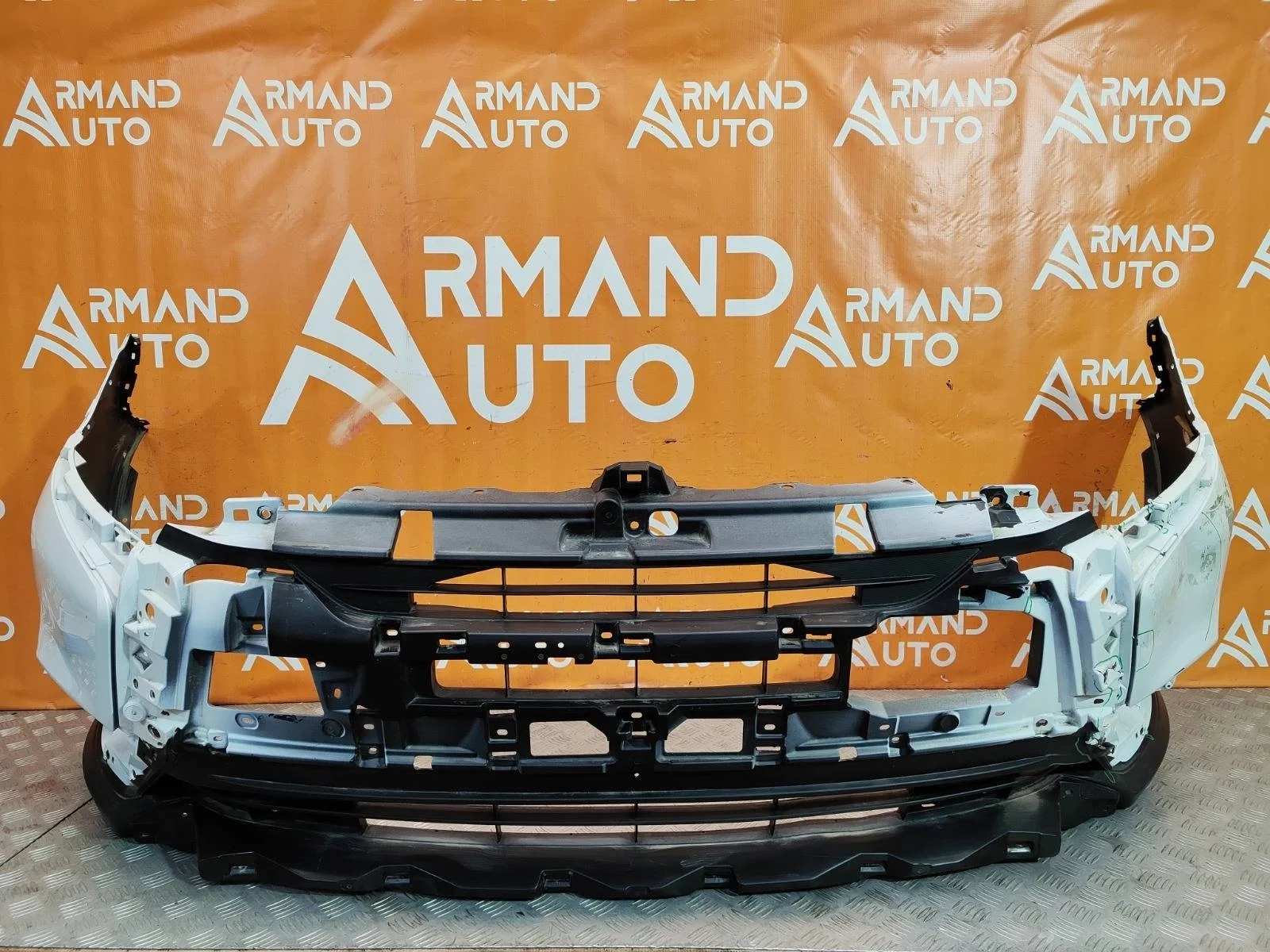 Бампер Mitsubishi Outlander 2018-нв 3