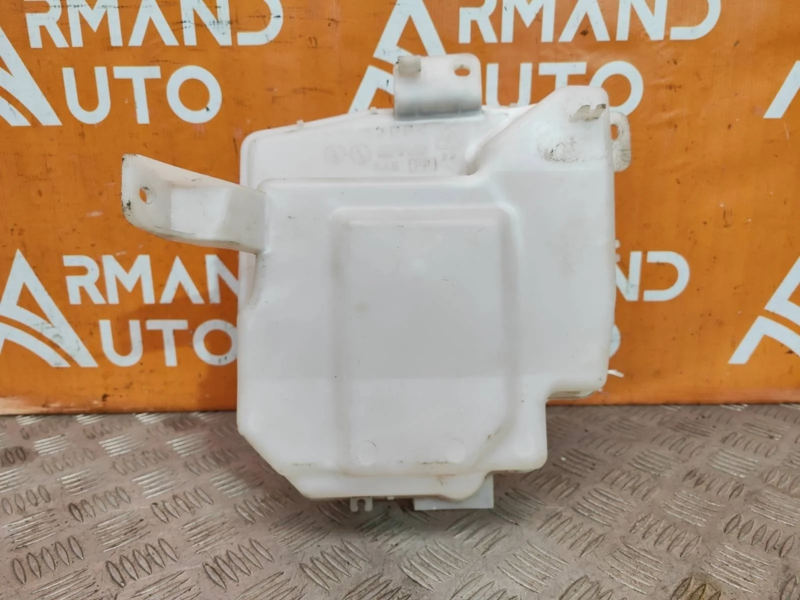 Бачок стеклоомывателя Mitsubishi Outlander 2015-нв 3