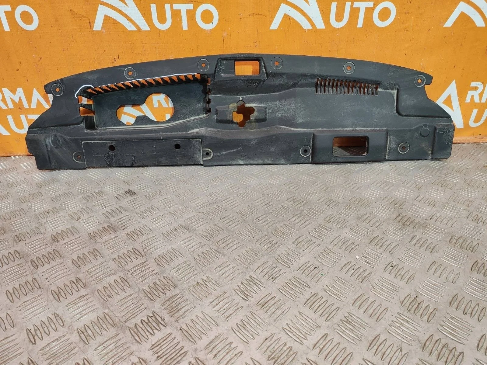 Кожух замка капота Mitsubishi Outlander 2012-нв 3