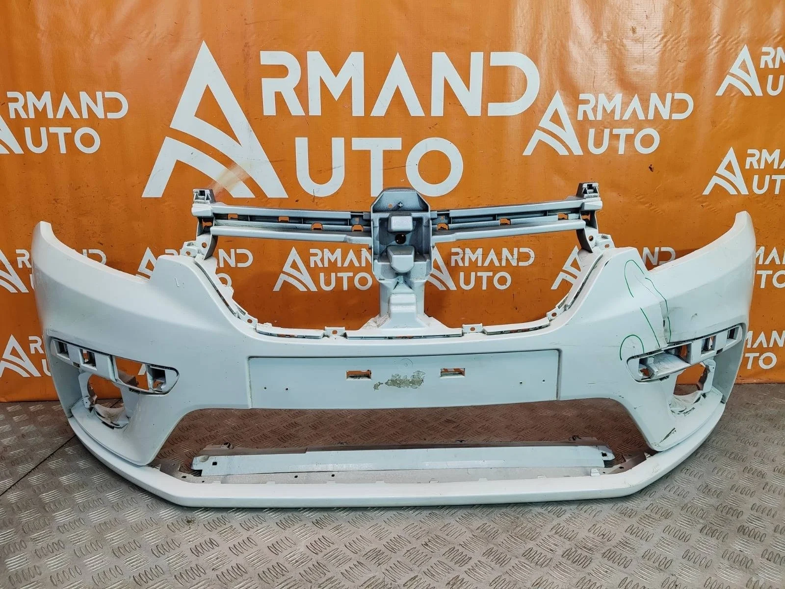 Бампер Renault Logan 2018-2022