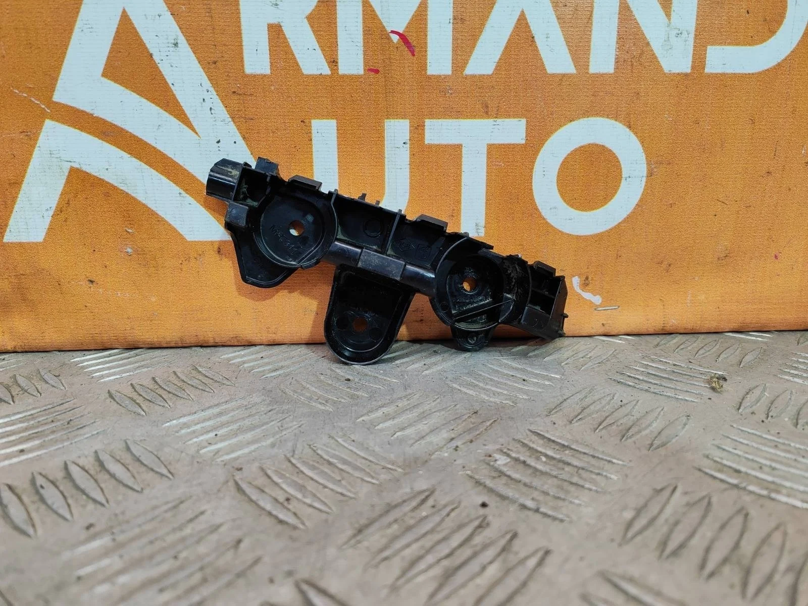 Кронштейн бампера Renault Kaptur 2016-нв