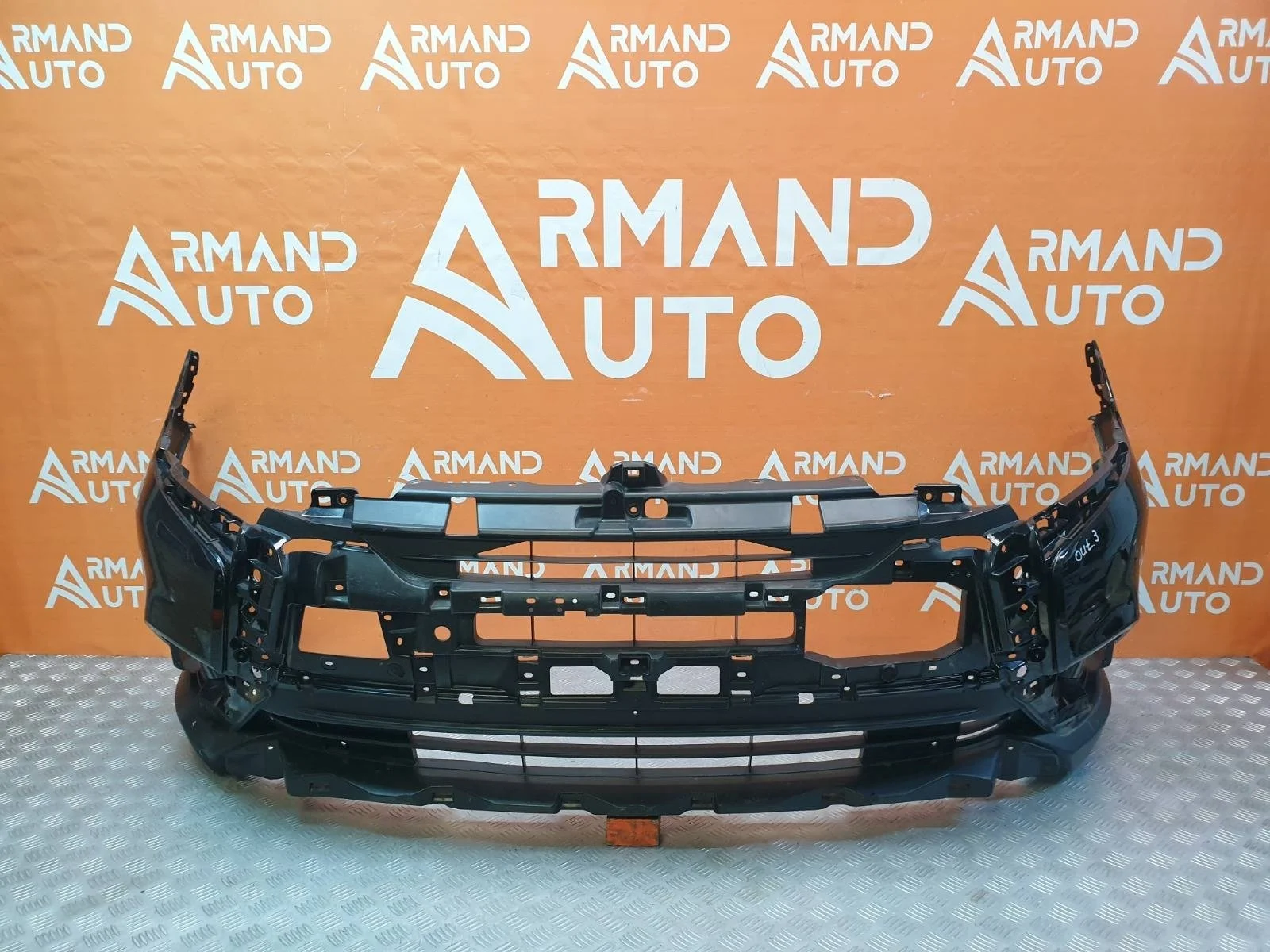 Бампер Mitsubishi Outlander 2018-нв 3