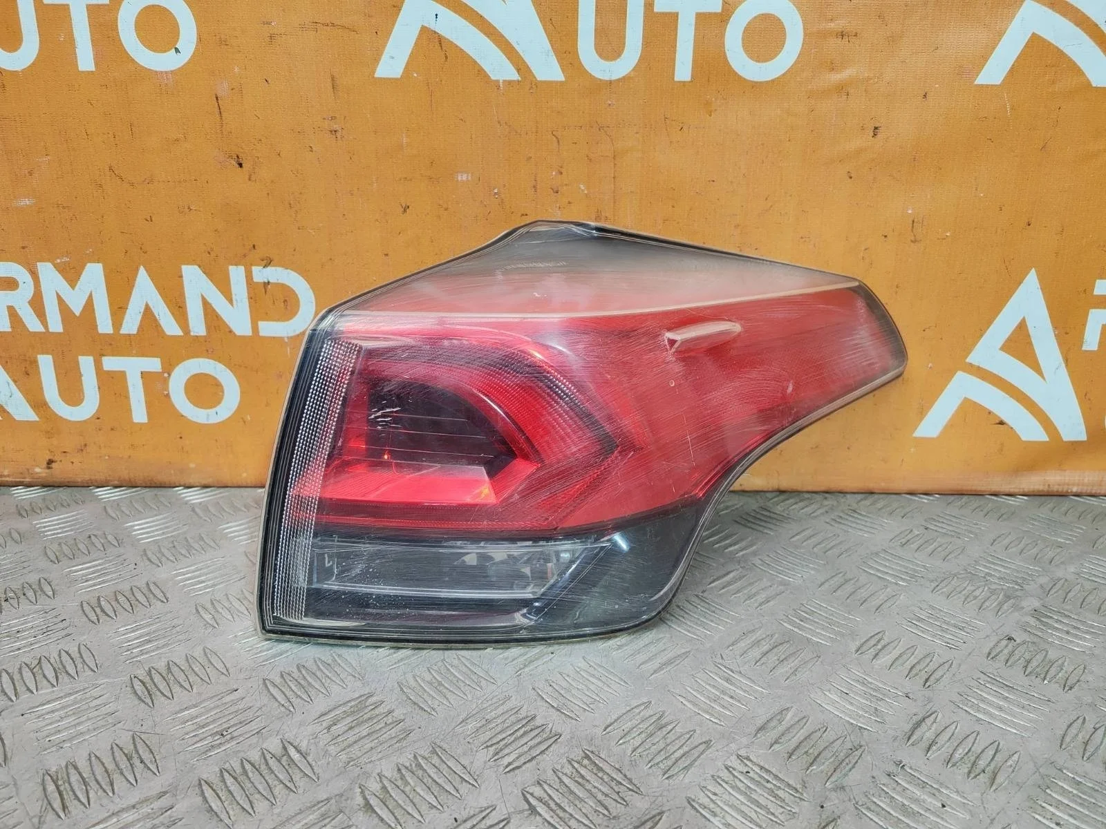 Фонарь внешний Toyota RAV4 2015-2019 CA40