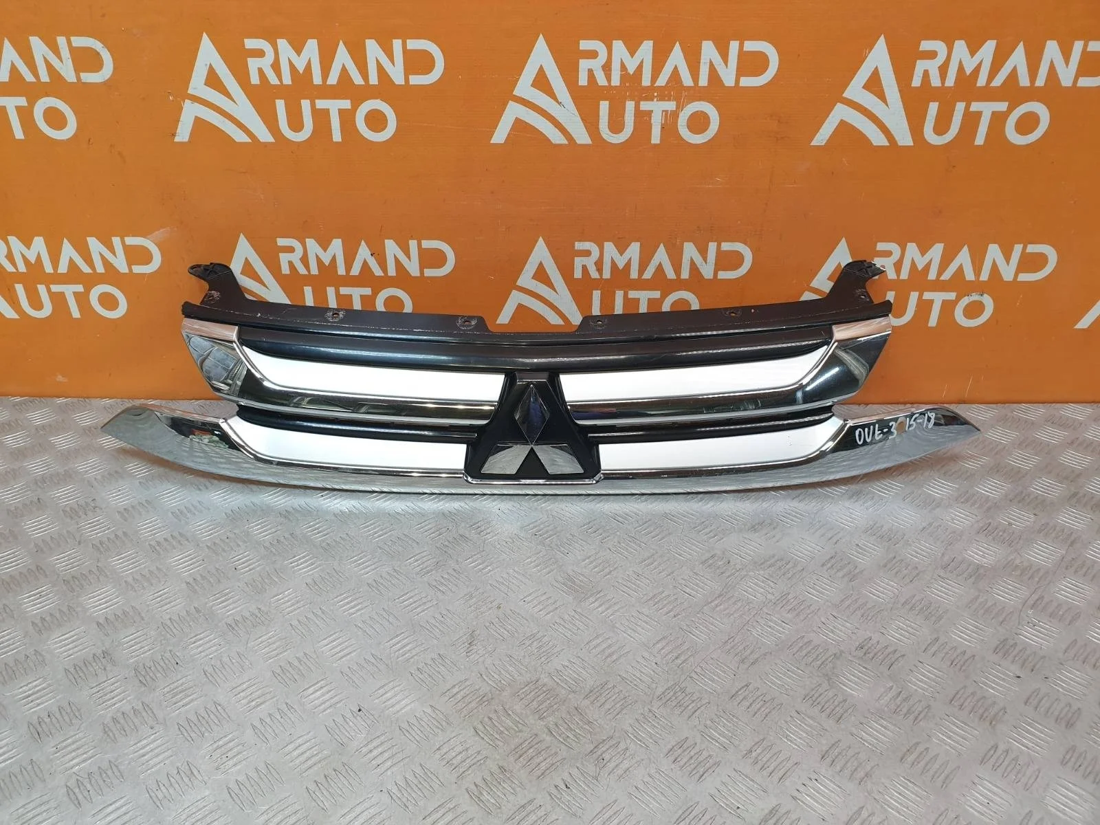 Решетка радиатора Mitsubishi Outlander 2015-2018 3