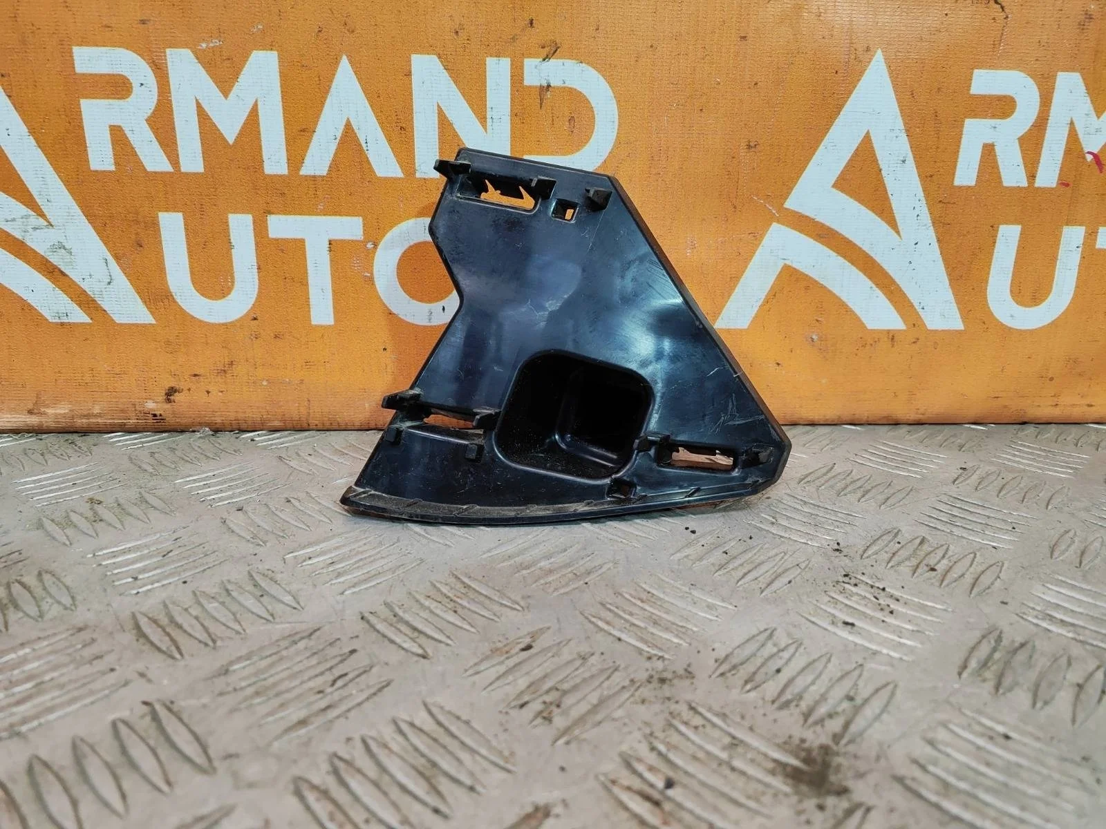 Кронштейн решетки радиатора Volkswagen Polo 2020-нв 6