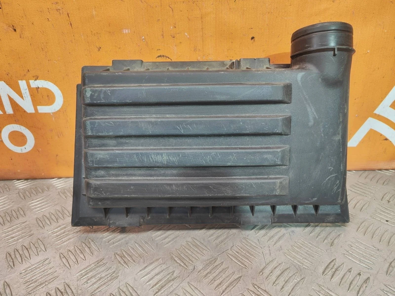 Крышка воздушного фильтра Volkswagen Passat 2014-нв B8