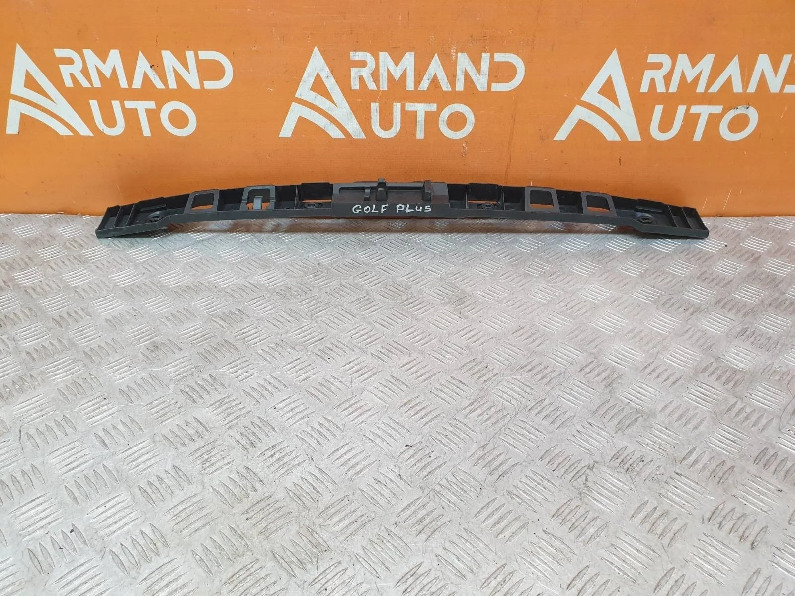 Кронштейн бампера центральный Volkswagen Golf Plus 2005-2014