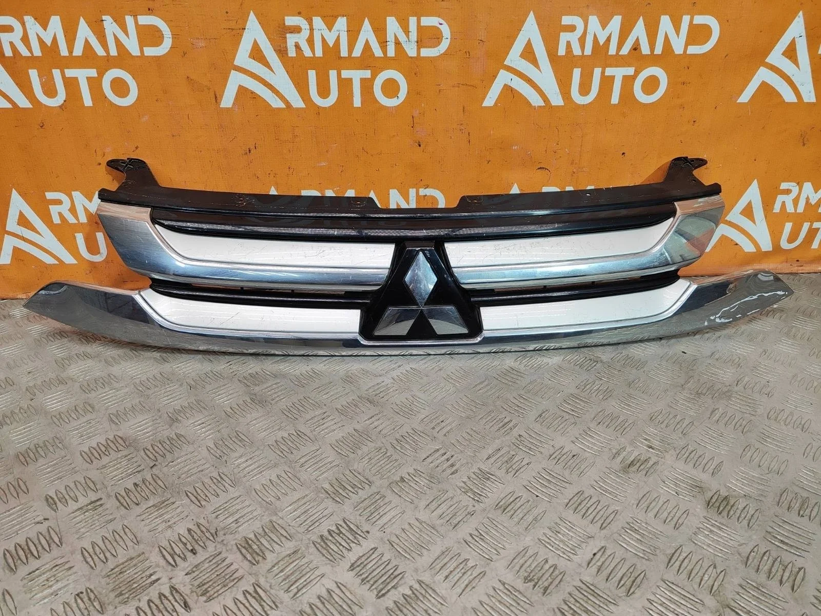 Решетка радиатора Mitsubishi Outlander 2015-2018 3