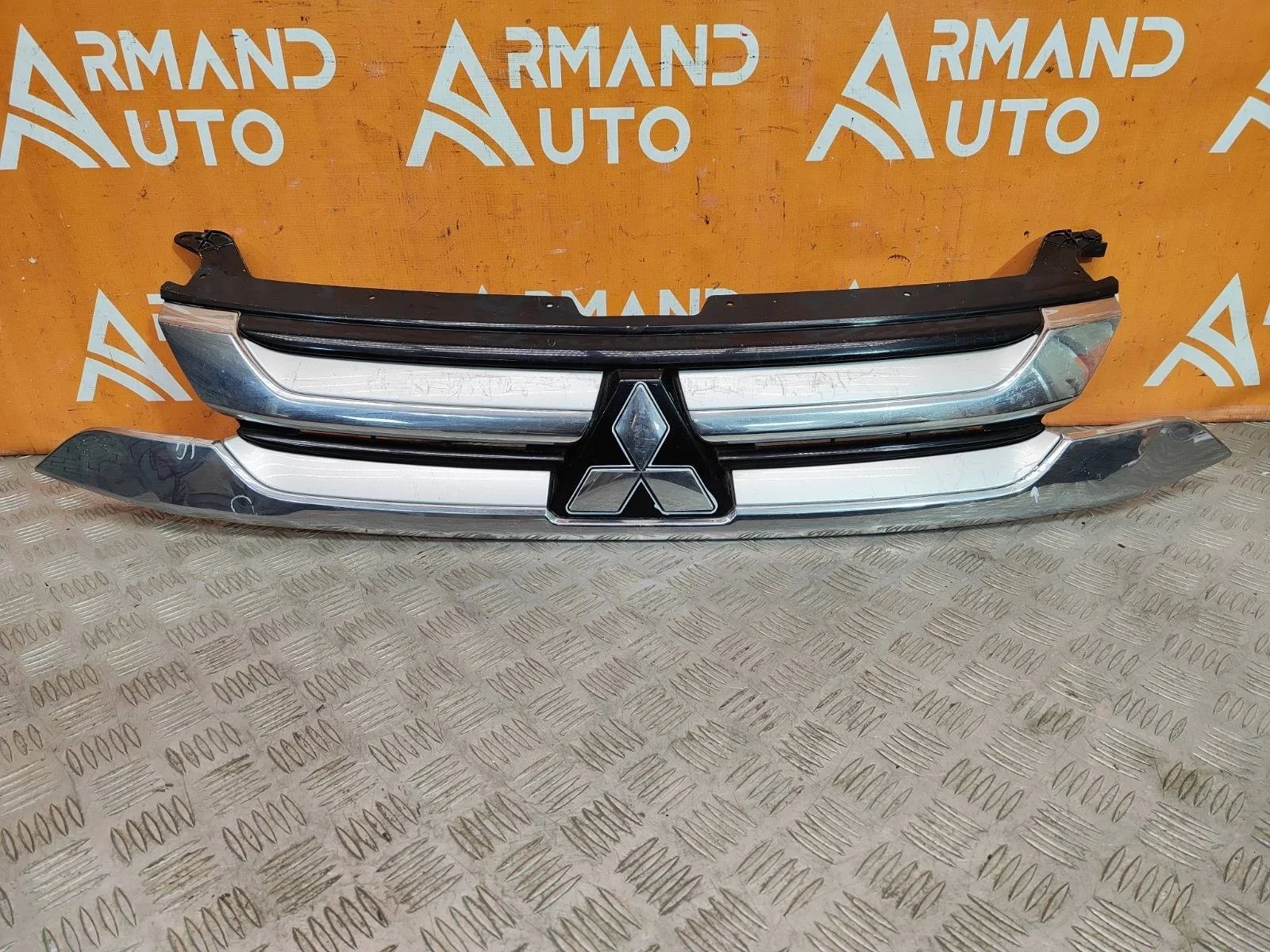 Решетка радиатора Mitsubishi Outlander 2015-2018 3