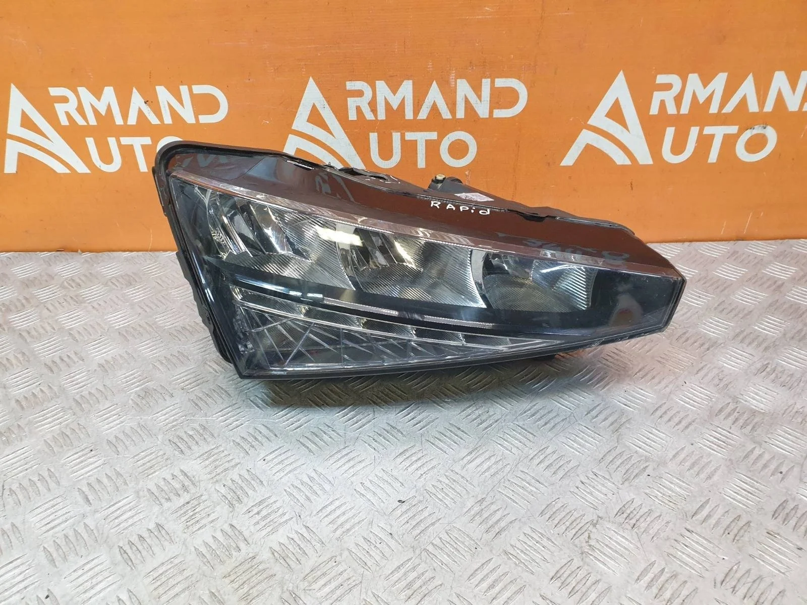 Фара Skoda Rapid 2020-нв