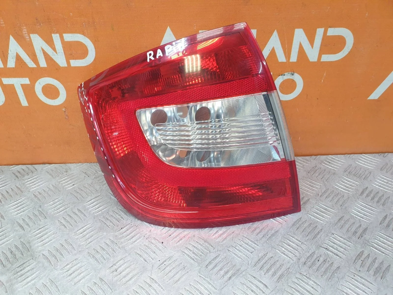 Фонарь Skoda Rapid 2014-2020