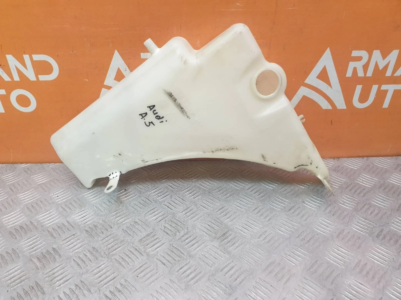 Бачок стеклоомывателя Audi A4 2007-2015 B8