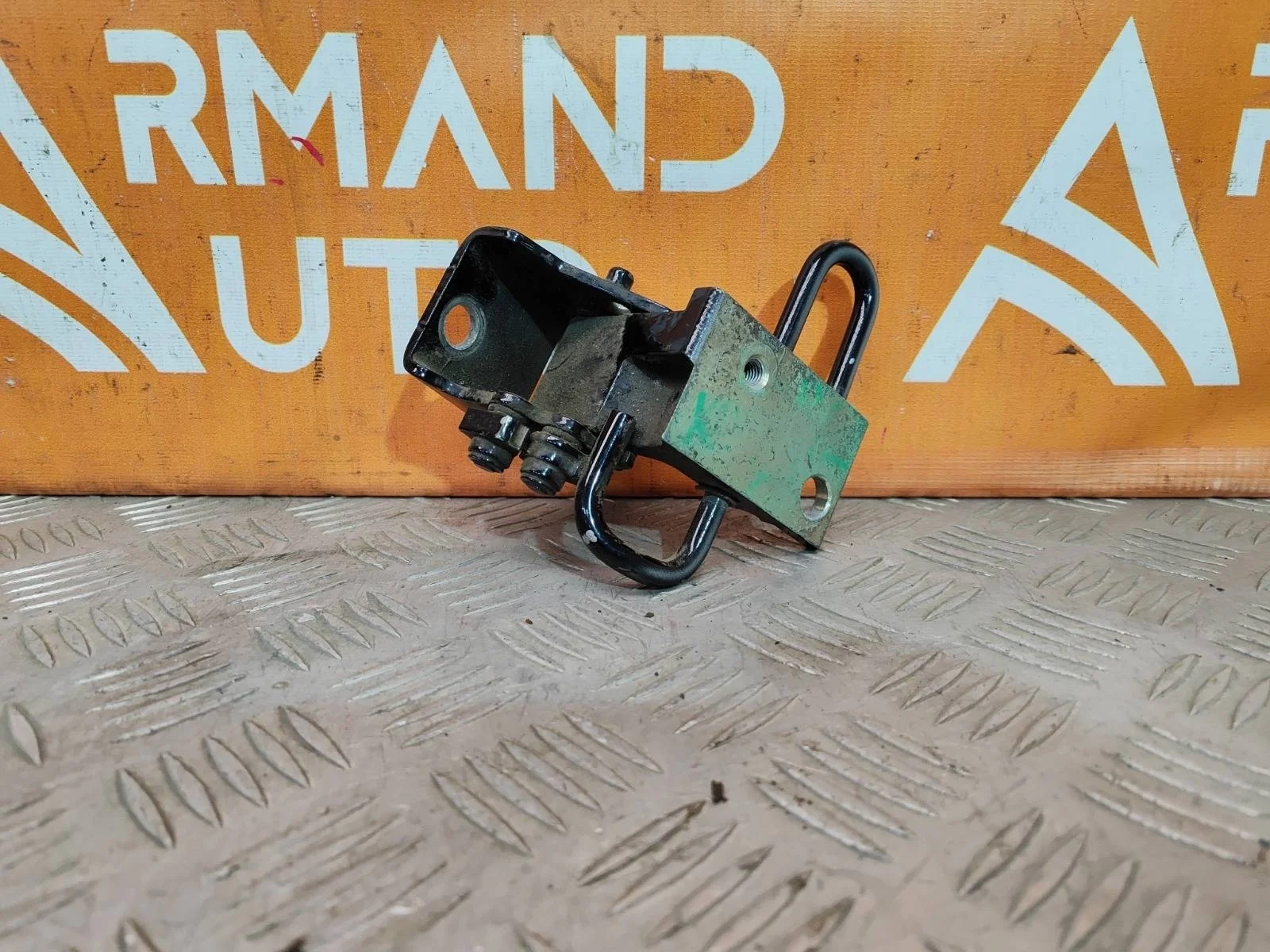 Петля двери нижняя Audi Q7 2005-2015 4L