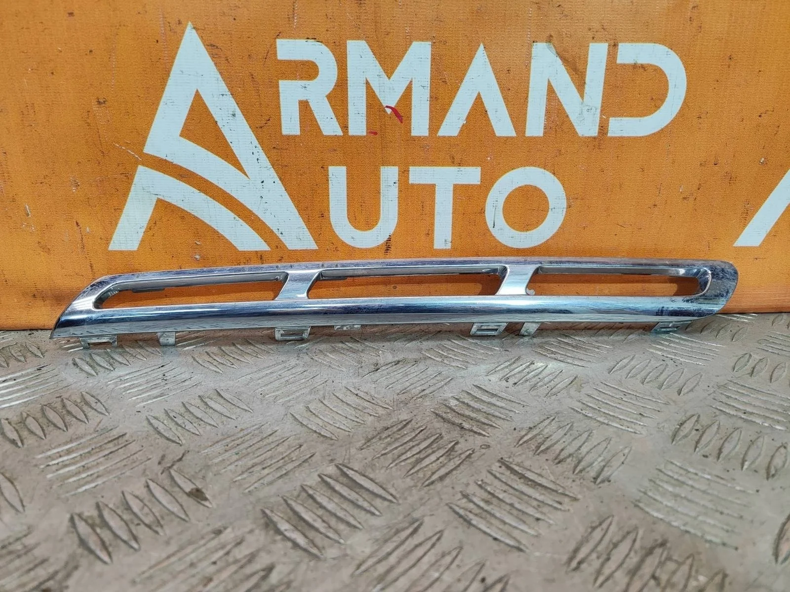 Накладка решетки радиатора нижняя Mercedes GL GLS-Class 2015-2019 X166