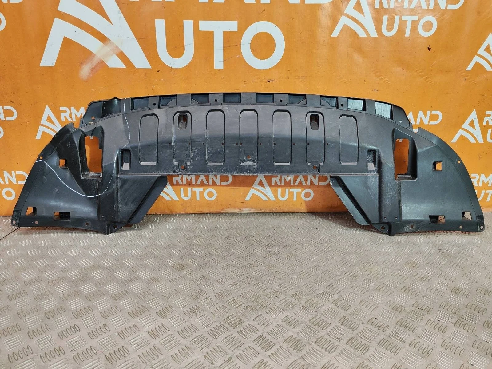 Пыльник бампера Mitsubishi Outlander 2012-нв 3