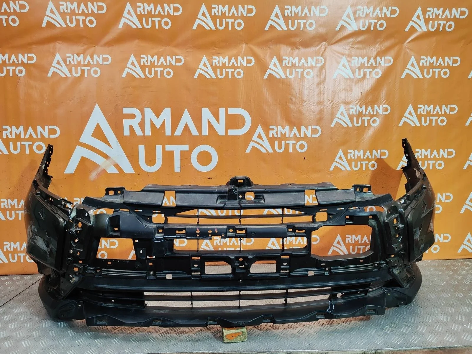 Бампер Mitsubishi Outlander 2018-нв 3